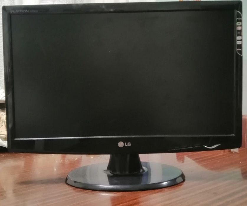 ТЕРМІНОВО потрібно продати. Комп'ютер Lenovo thinkcentre m72e, комплек