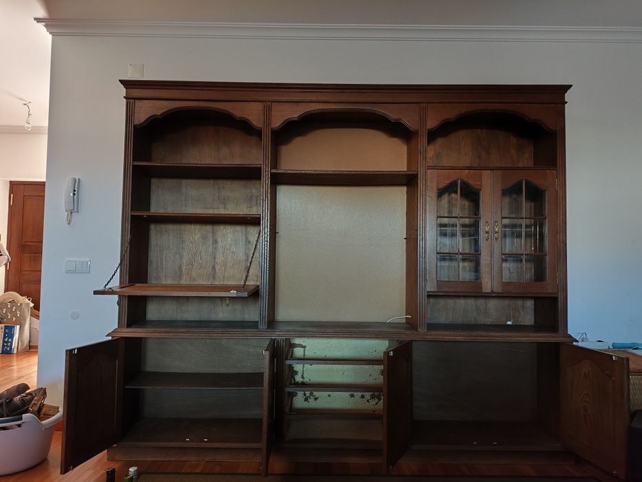 Armário anos 80 em bom estado