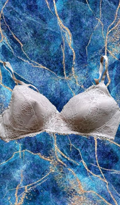 Delikatny biustonosz koronkowy 75C – elegancja i komfort w jednym