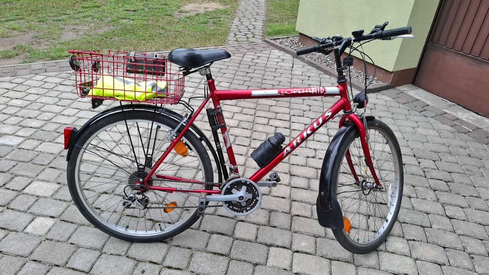 Rower miejski z całym wyposażeniem