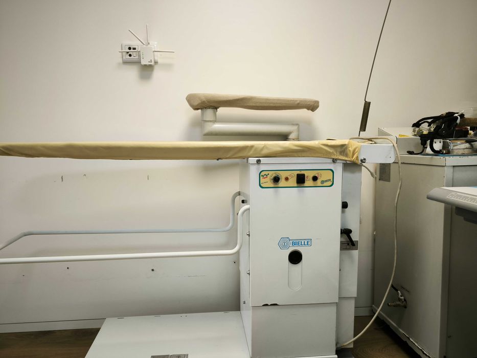 tábua de passar a ferro com caldeira e 2 ferros - industrial