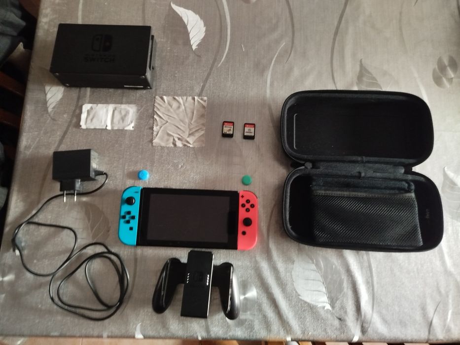Nintendo switch (oferta de 2 jogos) com mala de transporte.