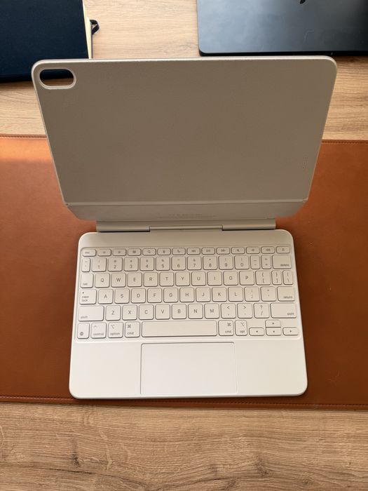Apple Magic Keyboard for ipad air 11