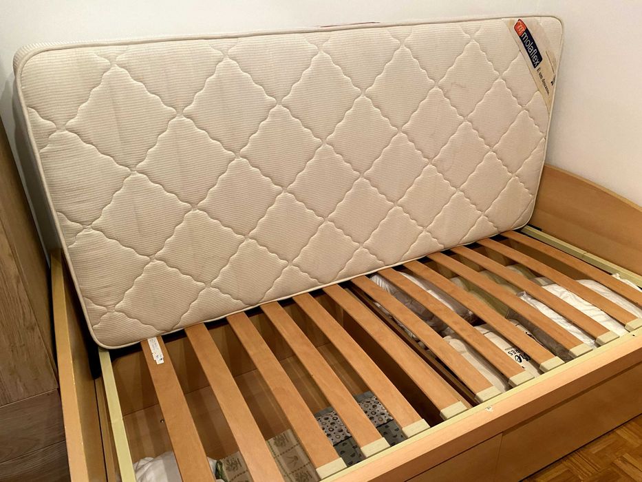 Cama, Colchão e mesa cabeceira