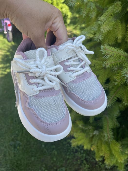 Кросівки том р 28 дівчинка