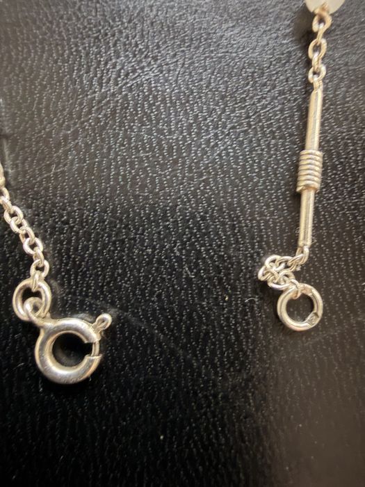 Pulseira de prata trabalhada.