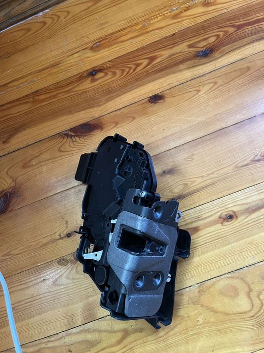 Замок двери Land rover evoque