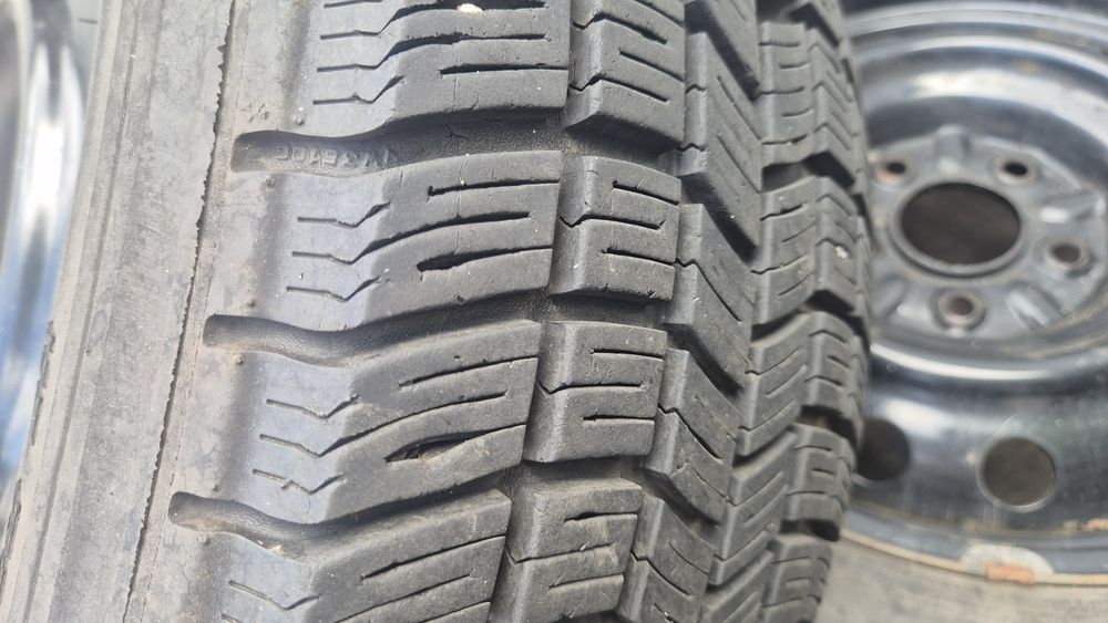 Opony Michelin Alpin 4x4, 215/70 16R.