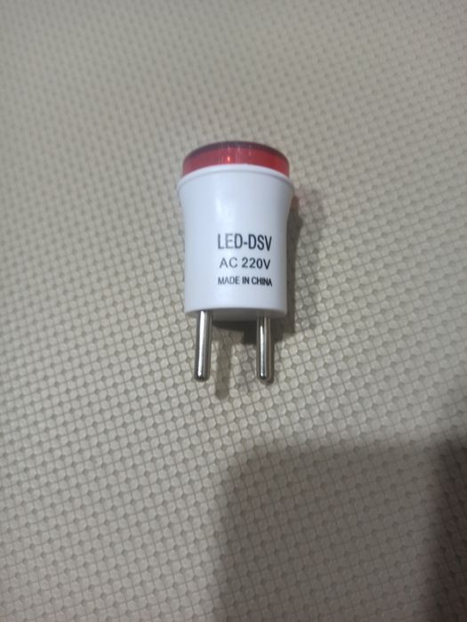 Продам вольтметр цифровий в розетку.В наличии