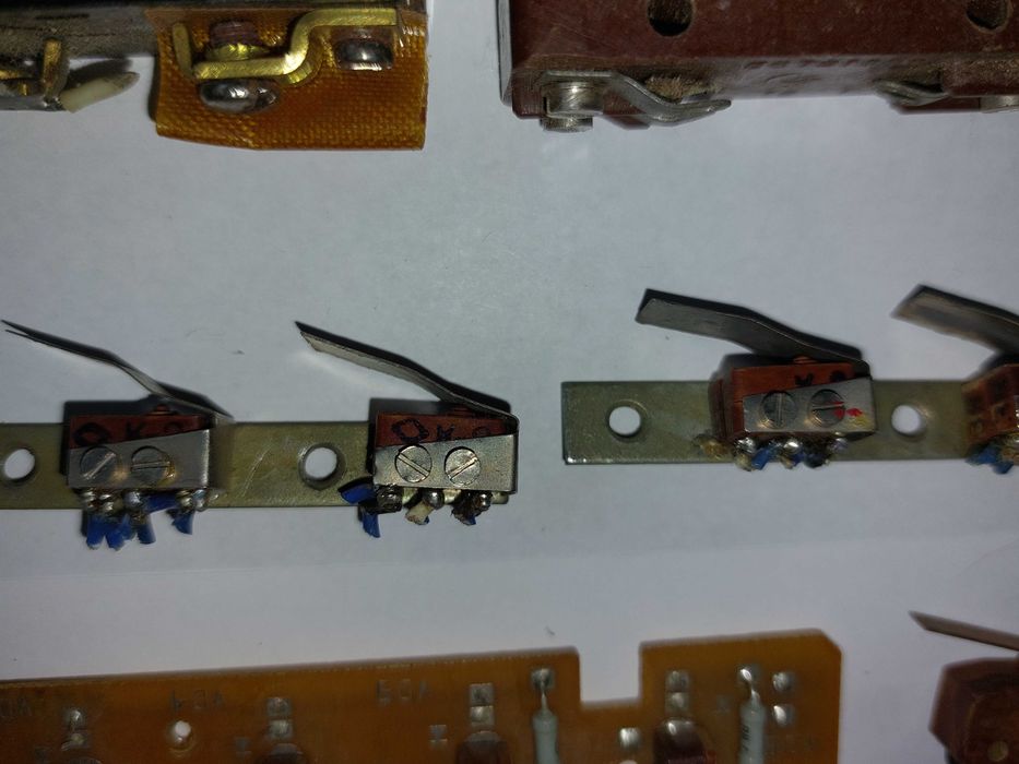 Концевой выключатель (концевик)  ДП702, АМ800К, Д-703, 2Д701, Д701.