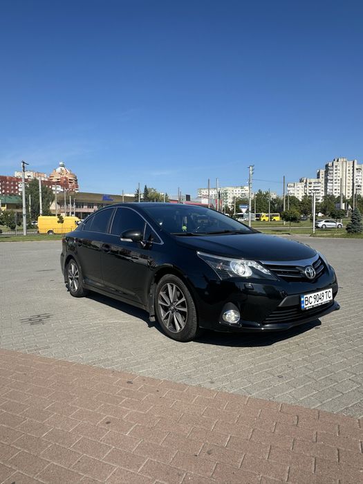 Продам автомобіль Toyota Avensis 2012р газ/бензин