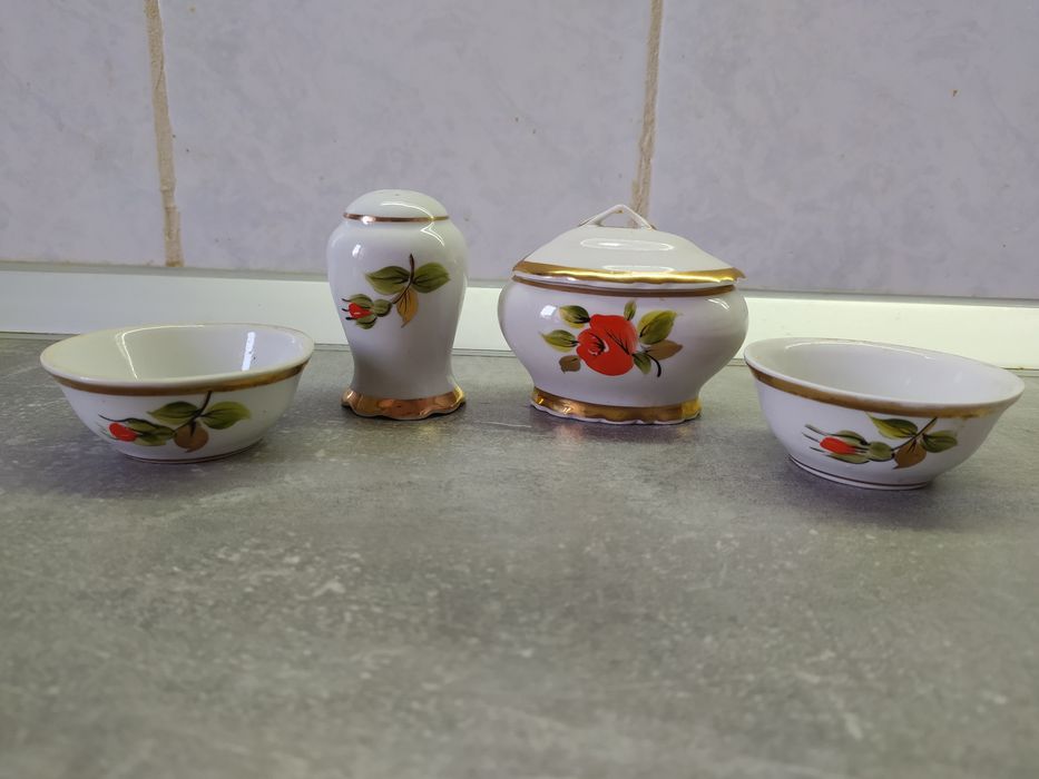 Большой столовый сервиз