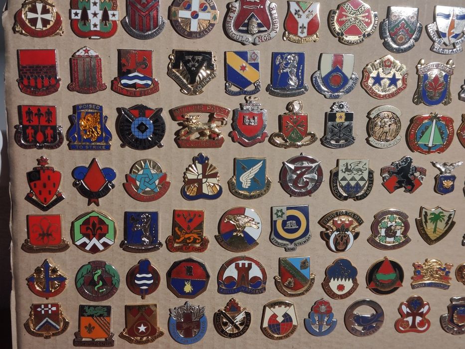 150 відмітних знаків підрозділів армії США колекція
