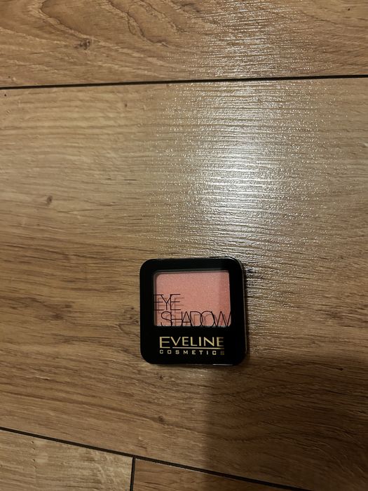 Pojedynczy cień do powiek Eveline różowy