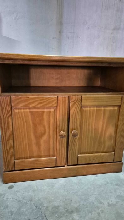 Movel aparador em madeira robusta pinho