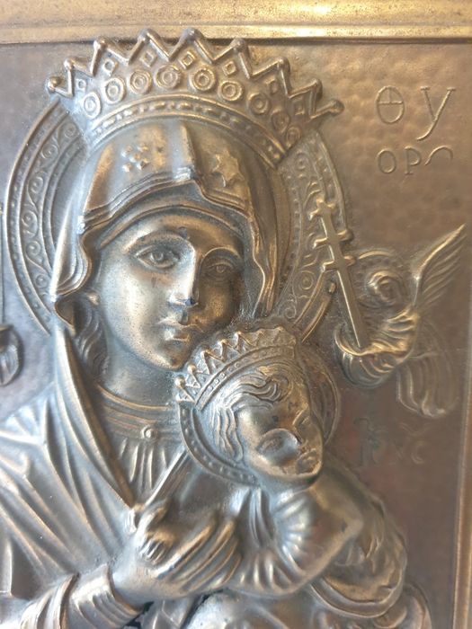 Antigo icone ortodoxo - latão em relevo sobre madeira