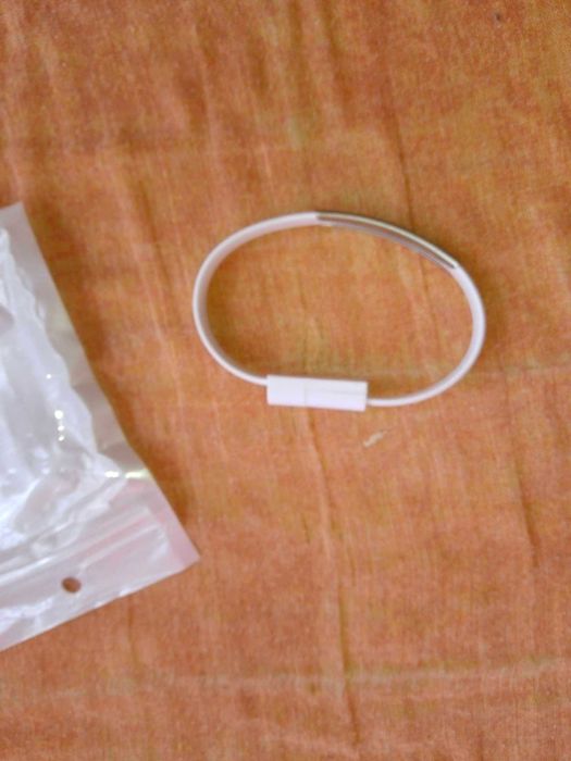 Opaska na rękę bransoletka gumowa kabel do ładowania biały micro USB