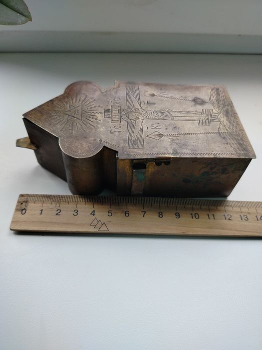 Дароносиця церковна старовинна