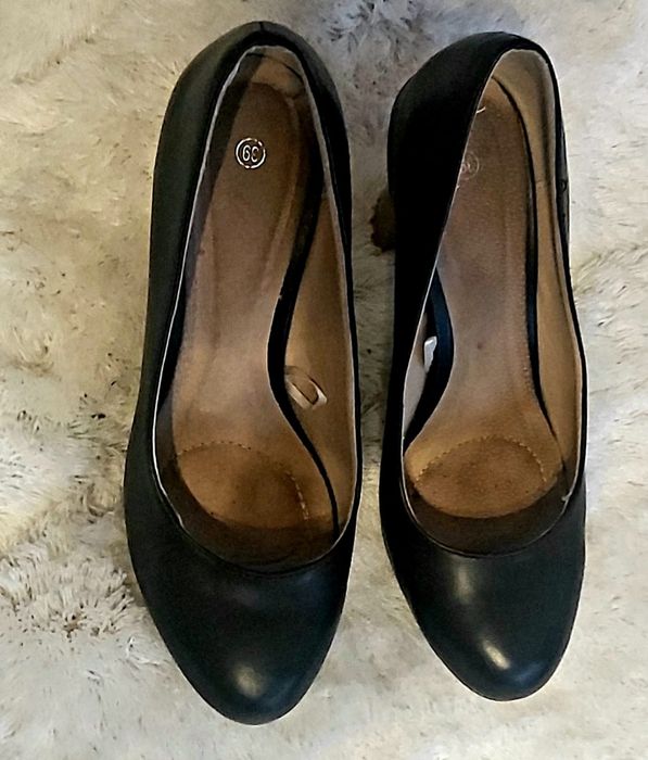 Czarne czółenka 39