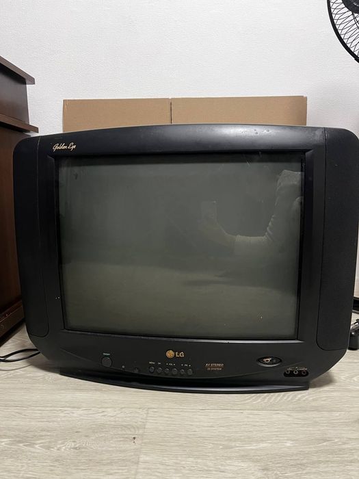 Телевізор OLG в робочому стані