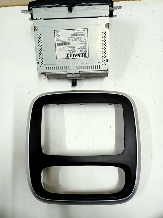 Renault Trafic 3 radio nawigacja wyświetlacz oryginał komplet Vivaro B