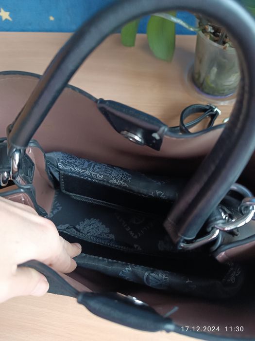 Класична чорна ,замшева сумка