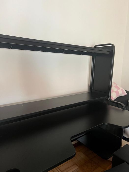 Vendo 2 secretárias FREDDE IKEA