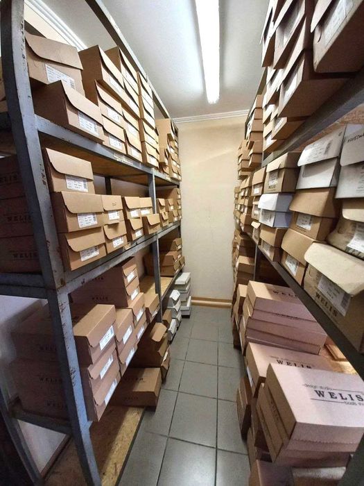 Продам діючий магазин взуття з цехами виробництва