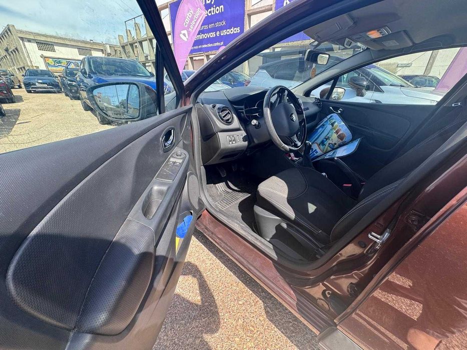 Renault Clio em muito bom estado