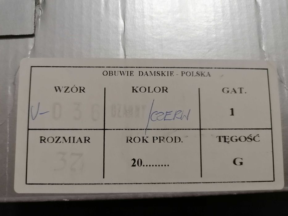 Buty na obcasie ze skóry lakierowanej