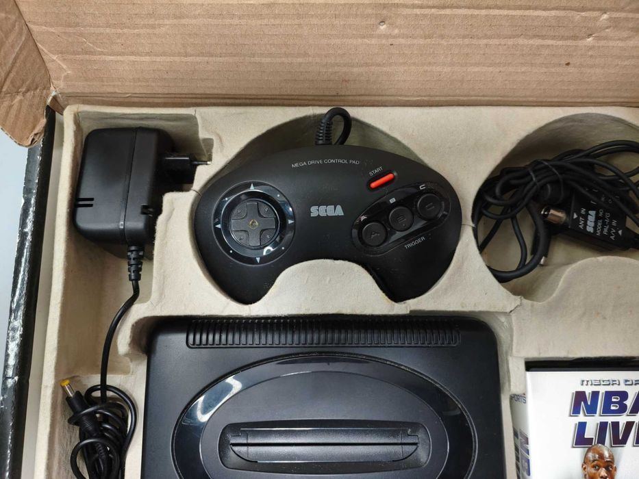 Sega Megadrive em Caixa