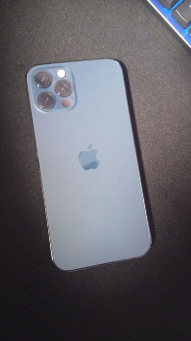 Продам Apple iPhone 12 Pro на 256 GB памяти.