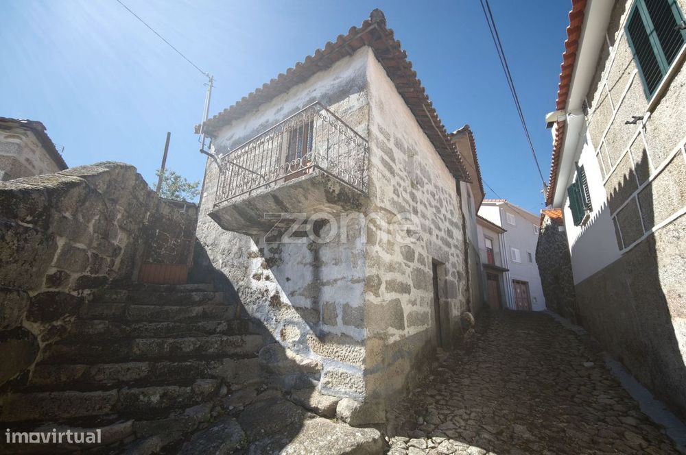 Três Moradias com terreno Pópulo, Alijó