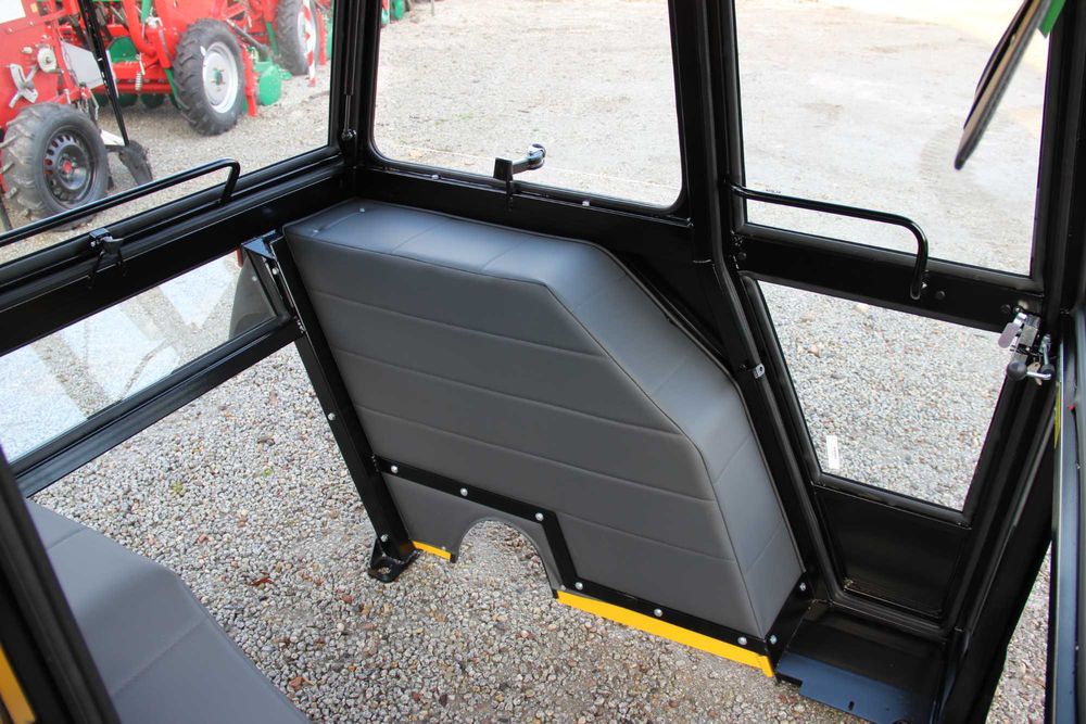 Kabina ciągnikowa z błotnikami URSUS C360 C360-3P C4011 NAGLAK ELEGANT