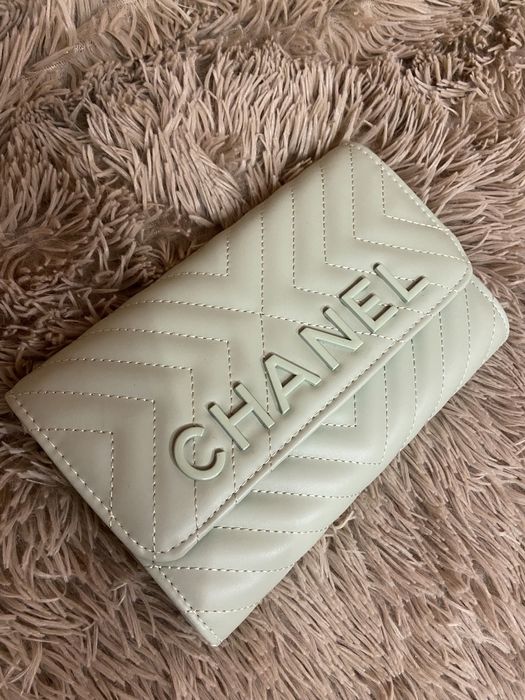 Мятный клатч Chanel