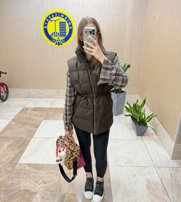 Осіння жилетка шоколадного кольору