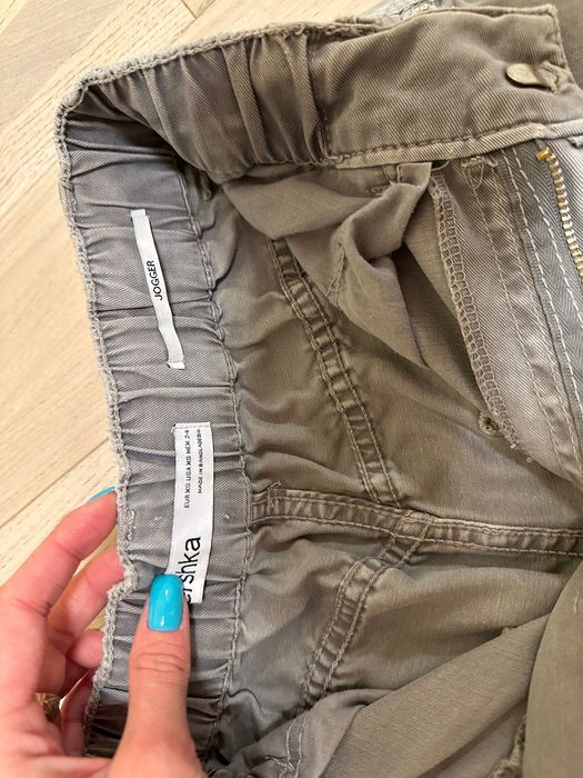 Джинси сірі, МОМ та ДЖОГЕР