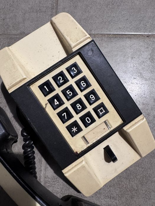 RWT Bratek telefon z guzikami PRL retro unikat ładny stan ostatni 1993