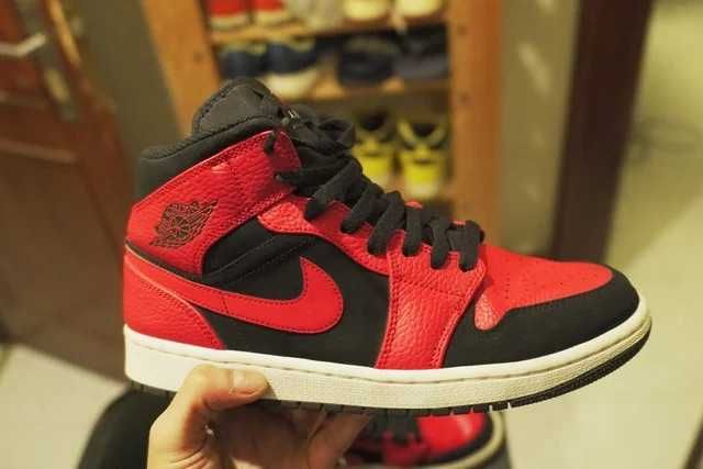 Nike Air Jordan 1 Mid Bred Reverse