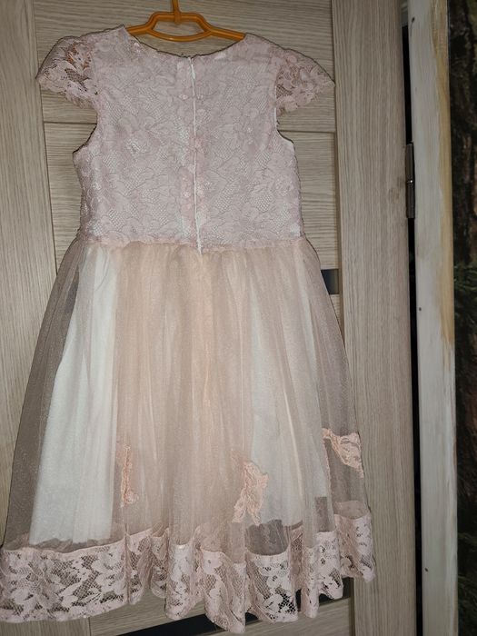 Платье нарядное с гипюром