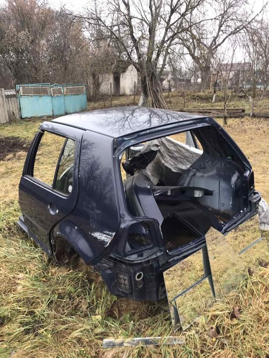 Фольксваген гольф 4 задня чверть
