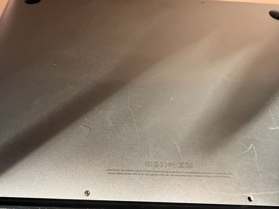 Apple MacBook Air 13” + hardcase