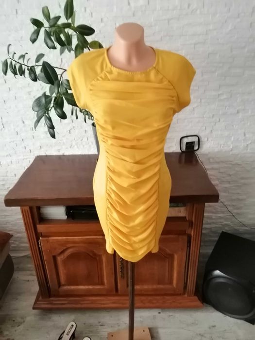Piękna wyszczuplająca sukienka Ted Baker roz. M-L