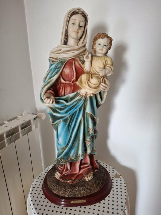 Estatueta de Nossa Senhora em faiança