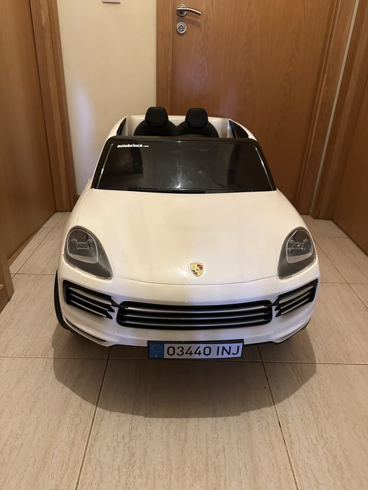 Carro a bateria como novo pouco uso