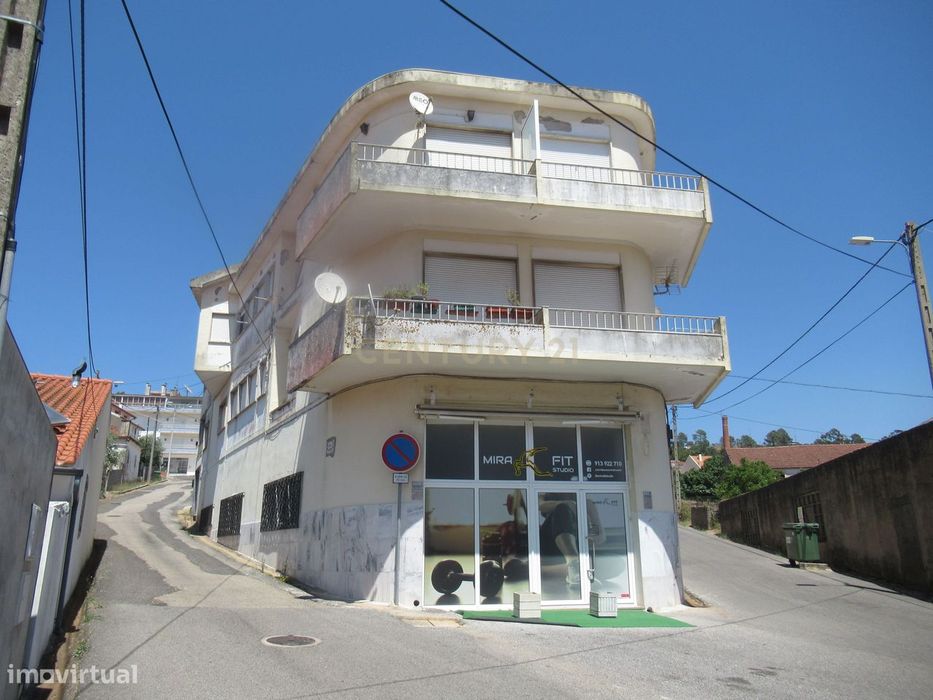 Apartamento T3 no 2.º Piso com Varanda – Mira de Aire – 171 m²