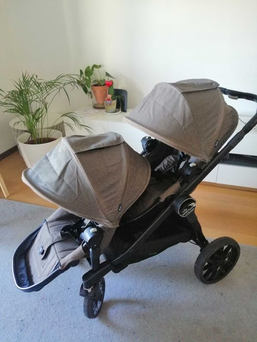 Carrinho Gémeos Babyjogger OFERTA de um adaptador para ovo.