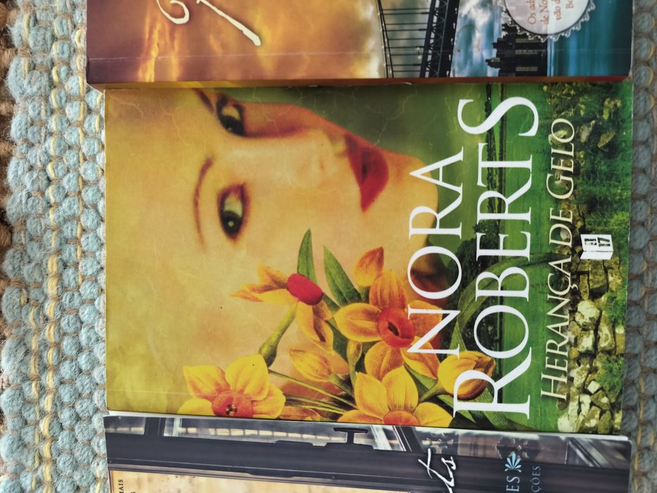 Vendo livros de bolso Nora Roberts