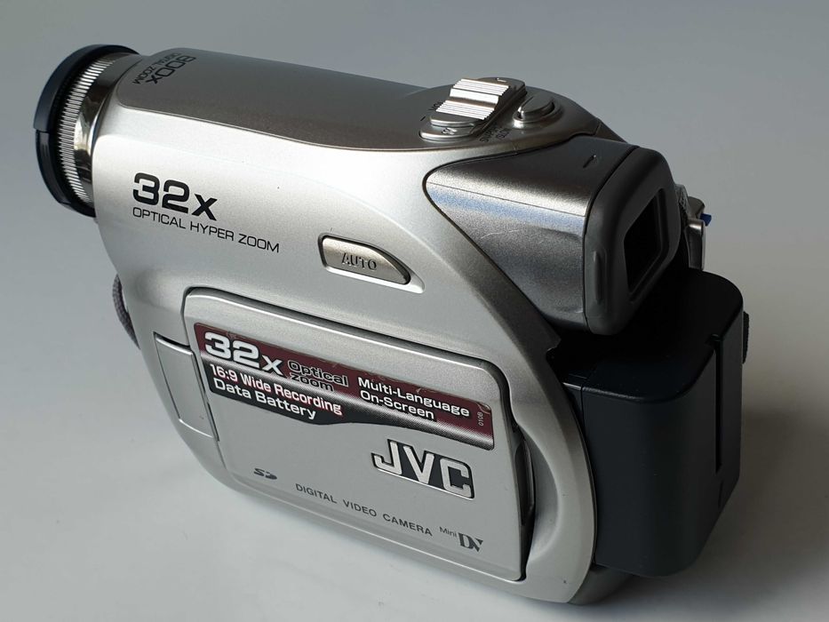 цифрова відеокамера JVC GR-D390EK digital video  SD JVC BN-VF707U