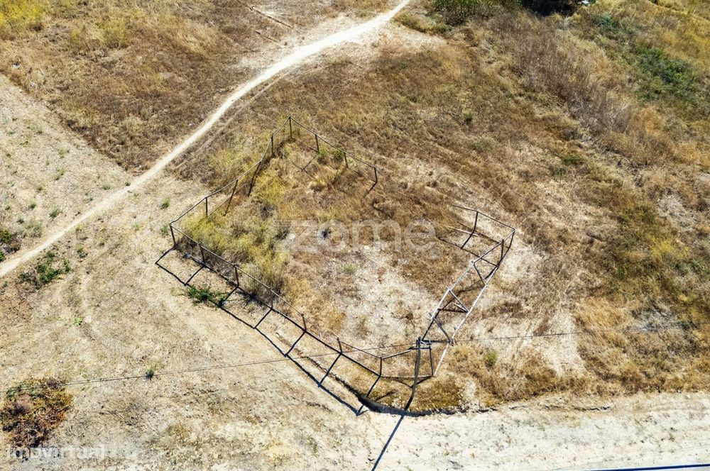 Terreno para Prédio de 3 Pisos nos Pinheirinhos – Setúbal